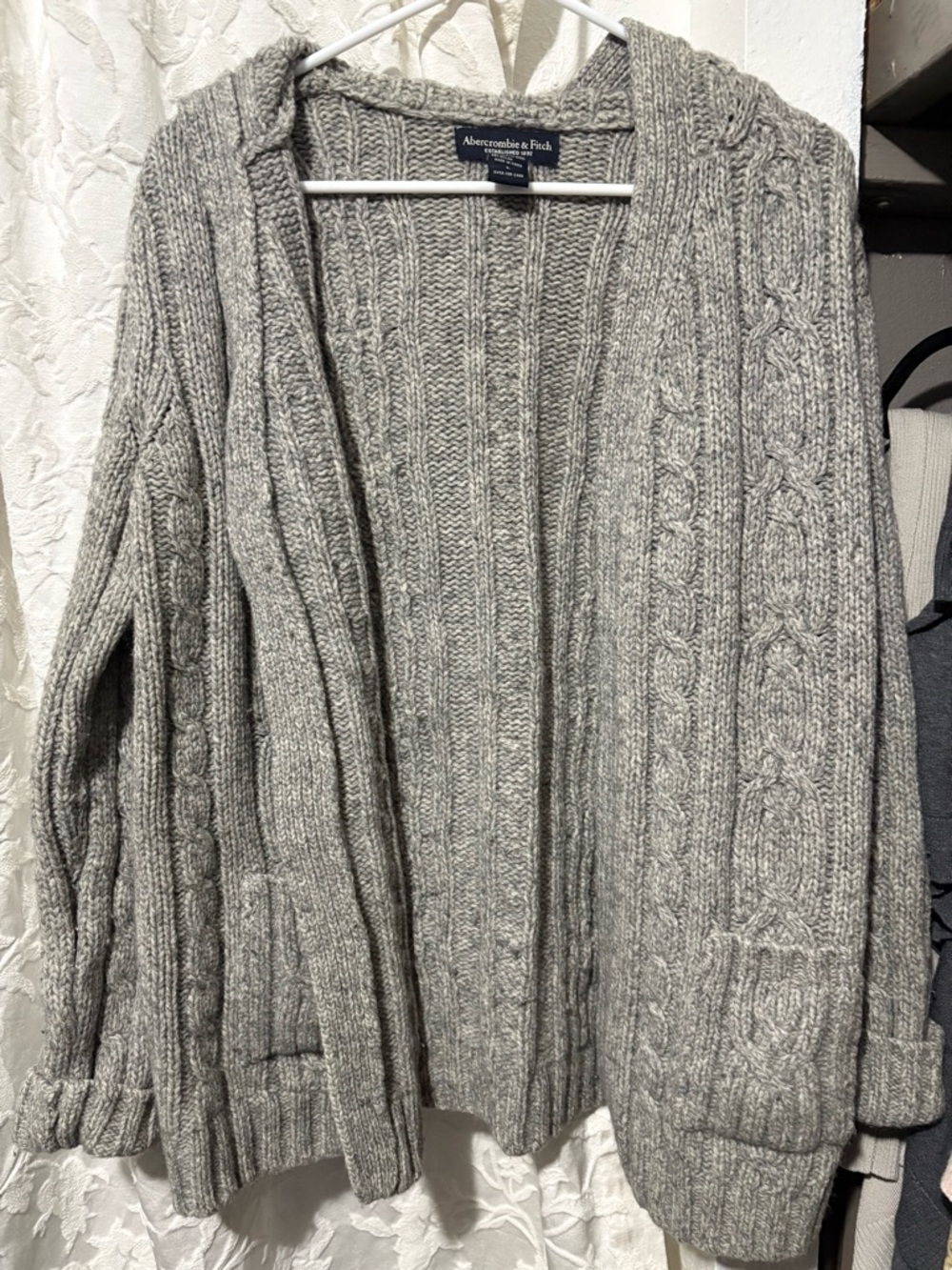 Abercrombie & Fitch Cable Knit Cardigan Sweater Size L Merino Wool Gray Hooded